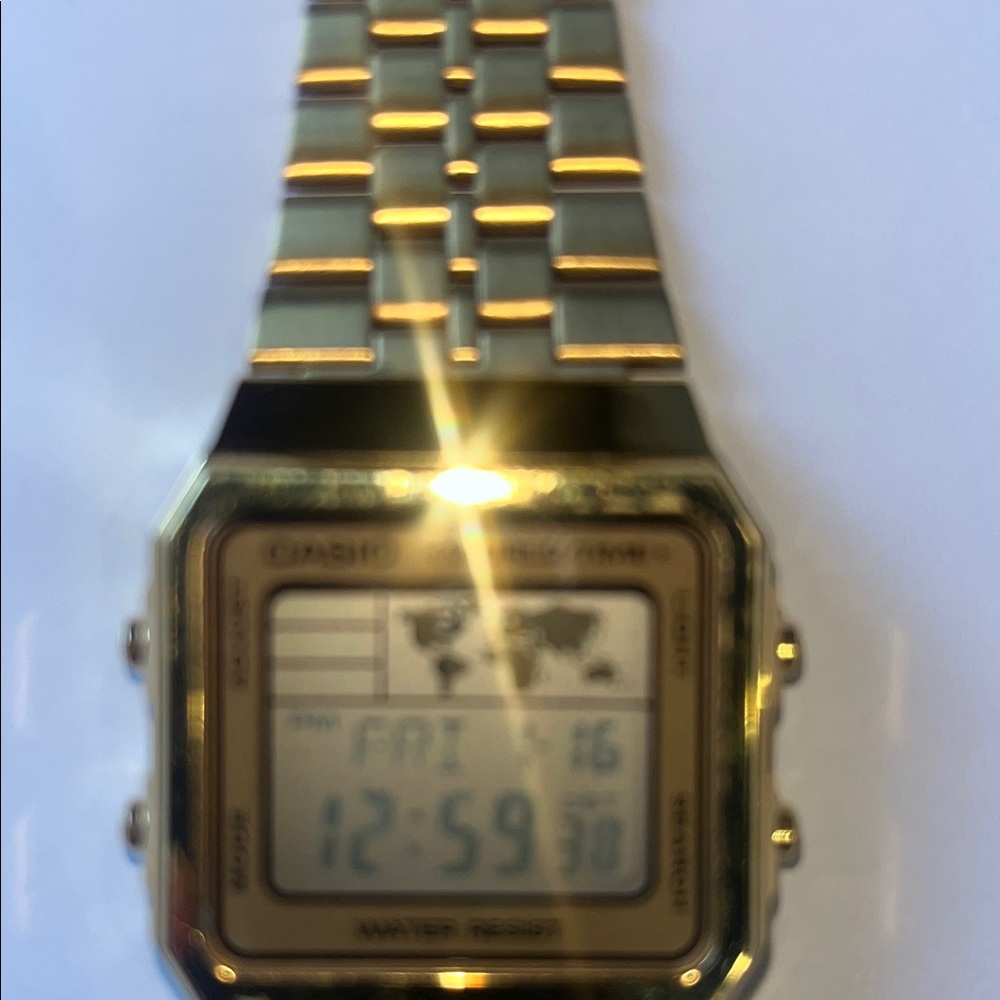 Casio A500WGA-9D Men's Vintage gold-tone stainless steel digital watch - Picture 9 of 12